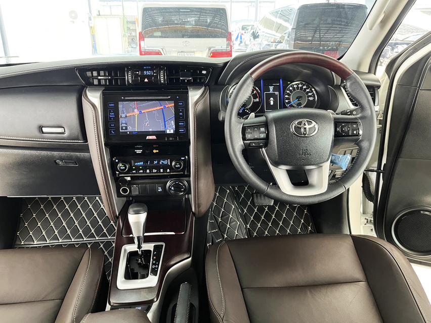 Toyota Fortuner 2.4 V (ปี 2019) SUV AT - 4WD รถมือสอง ไมล์น้อย สภาพดี ฟรีดาวน์  4