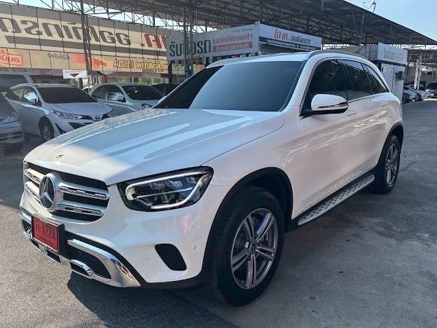 Benz GLC220d ปี 2023 สีขาว ไมล์น้อย