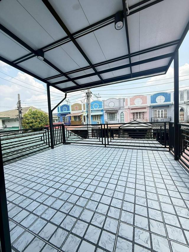 หมู่บ้านสิรารมย์ บ้านกล้วย-ไทรน้อย บางบัวทอง ทาวน์เฮาส์ 2 ชั้น ตกแต่งใหม่พร้อมอยู่  มีระเบียงด้านหน้า โครงการของแลนด์&เฮ้าส์ 16