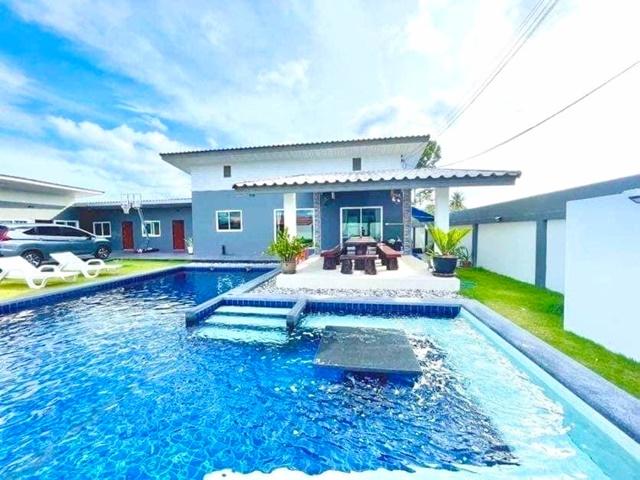 คฤหาสน์บ้านเดี่ยว 12นอน 11น้ำ ใกล้อ่างเก็บน้ำมาบประชัน ฟลาวเวอร์แลนด์ พัทยา 800ตรม. Siam Country Club 3กม. Pool Villa ถ. 7