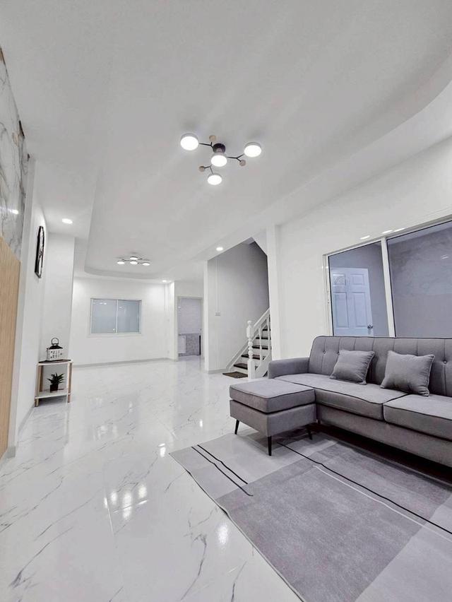 หมู่บ้านลภาวัน8 11