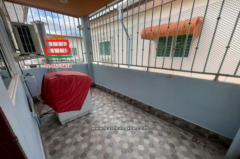 ทาวน์โฮม 2 ชั้น เนื้อที่ 20 ตร.ว. หมู่บ้านตะวันทอง 3 ซอย 2 (ซอยเพชรเกษม 69) ถนนเพชรเกษม แขวงหนองแขม เขตหนองแขม 17