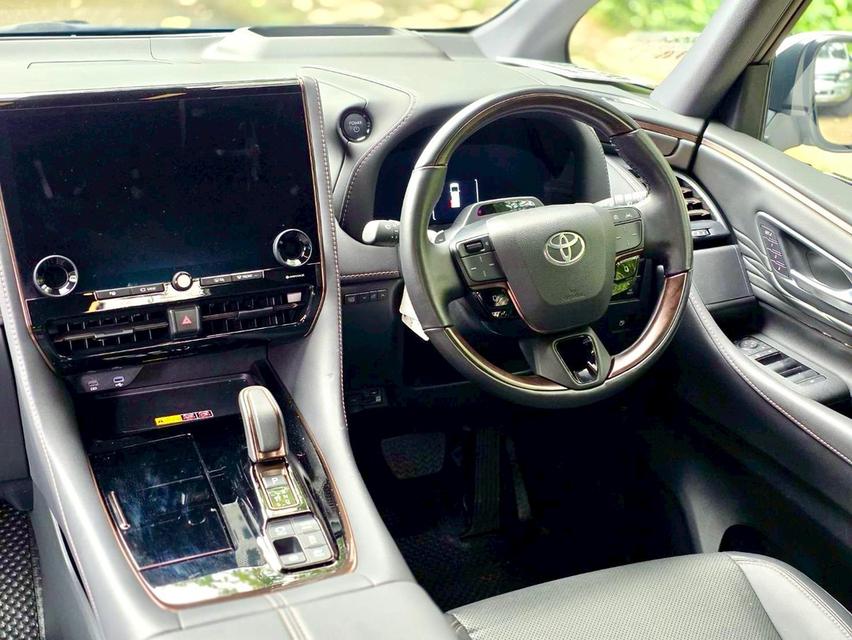 Toyota Alphard Z hybrid HEV E-Four สีขาว ปี 2025 ไมล์ 10,000 กม. 9