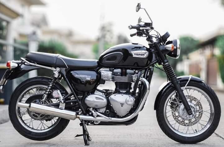 Triumph Bonneville T100  3