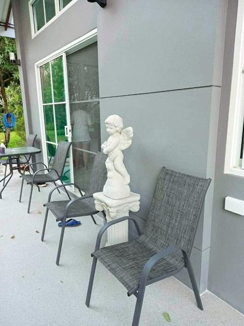 จัดเต็มเฟอร์ฯ แปลงยาว ฉะเชิงเทราให้เช่าบ้านรีสอร์ทสุดหรู 302ตร.วา. 902ตร.ม. รร.วัดหัวสำโรง 1.6 กม. พร้อมพื้นที่สวนขนาดเล 7