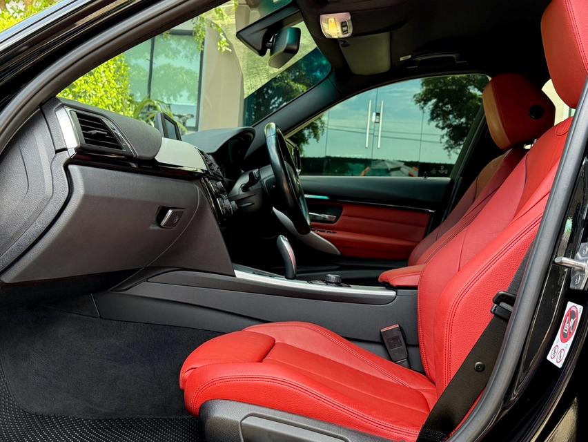 2018 BMW 320D M PERFORMANCE รถมือเดียวออกป้ายแดง รถวิ่งน้อย เข้าศูนย์ตามระยะ รถไม่เคยมีอุบัติเหตุครับ 13