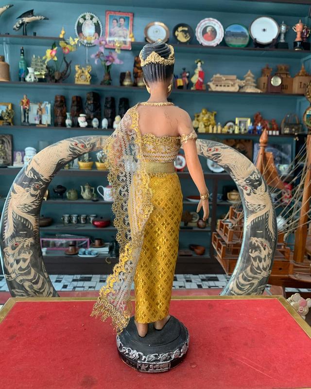 รูปปั้นงานไม้เก่า เนื้อเรซิน 2