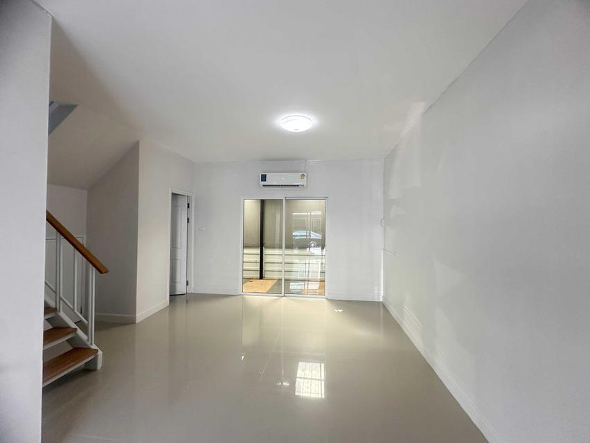 ให้เช่าทาวเฮ้าส์ 2 ชั้น หมู่บ้านยูนิโอทาวน์ ลำลูกกาคลอง4 ใกล้โรงเรียนแย้มสะอาด พื้นที่ 20 ตร.วา 3นอน 2น้ำ 1ครัว จอดรถ1คัน แอร์2ตัว ราคาเช่า 11,000 บ./ 7