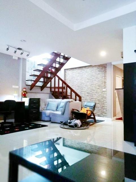 ลาดพร้าว 38-44 ใหญ่มาก ให้เช่าบ้านเดี่ยว 2 ชั้น ใหม่ทั้งหลัง 70 ตร.วา. แอร์ 5 MRTภาวนา 400ม. 280 ตร.ม.2นอน ตลาดโชคชัย 4 4