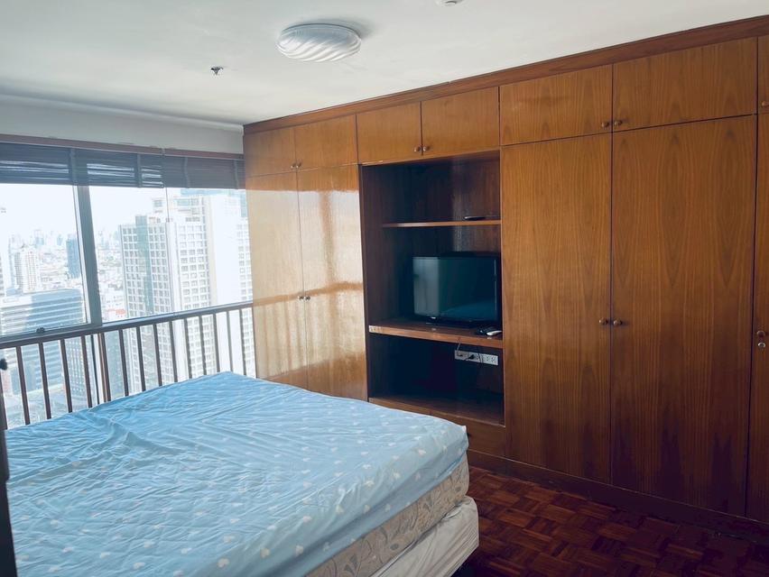 Furnished room for rent on Sathorn Road at Silom Suite Condo opposite the AiA Sathorn Tower very close to BTS St.Louis 19