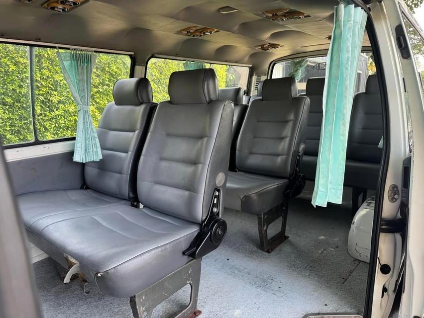 Toyota Hiace ปี 1999 9