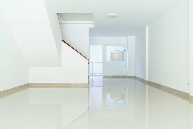 เช่า-ขายทาวน์โฮมใหม่ 21 ตร.วา.163 ตร.ม. 2 ชั้น เทศบาลตำบลคลองตำหรุ500ม.นิคมอมตะชลบุรี 2.5 กม.คลองตำหรุ 2นอน 3 น้ำ ถ.สุขุ 6