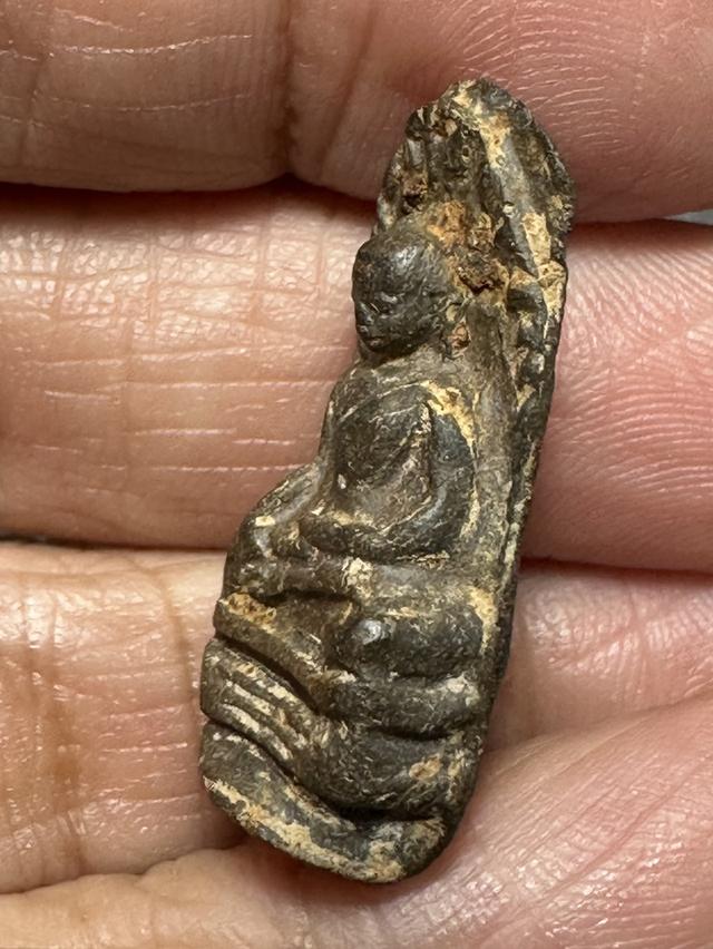 พระรอดลำพูน พิมพ์ใหญ่ เนื้อเขียวหินครก รูปที่ 4