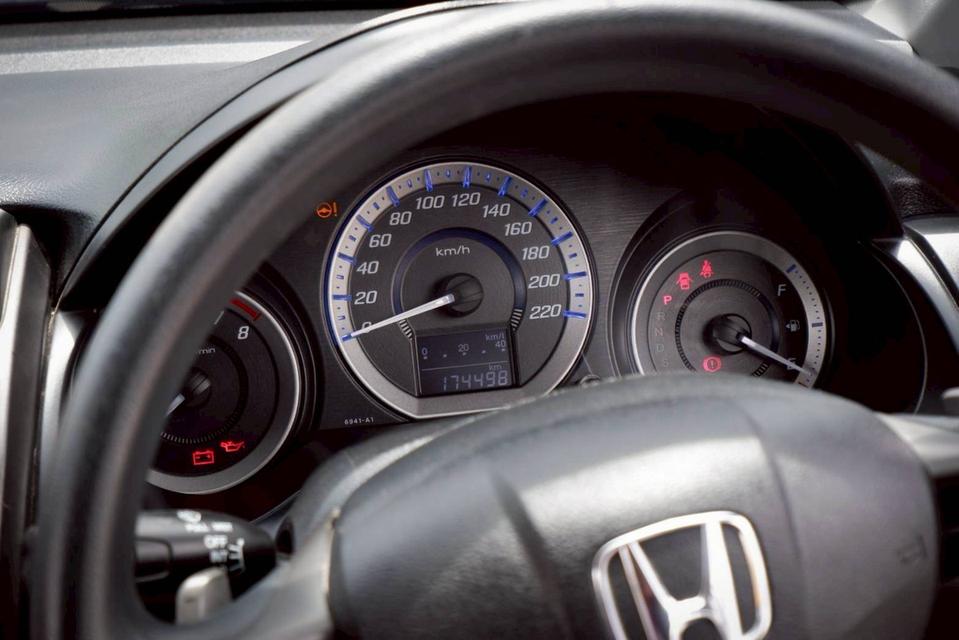 Honda City 1.5 SV เกียร์ Auto สีดำ ปี 2012 (Top) 17
