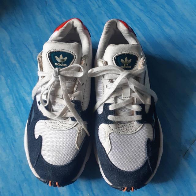 รองเท้า adidas แท้จากช้อป ไซร์ 38 