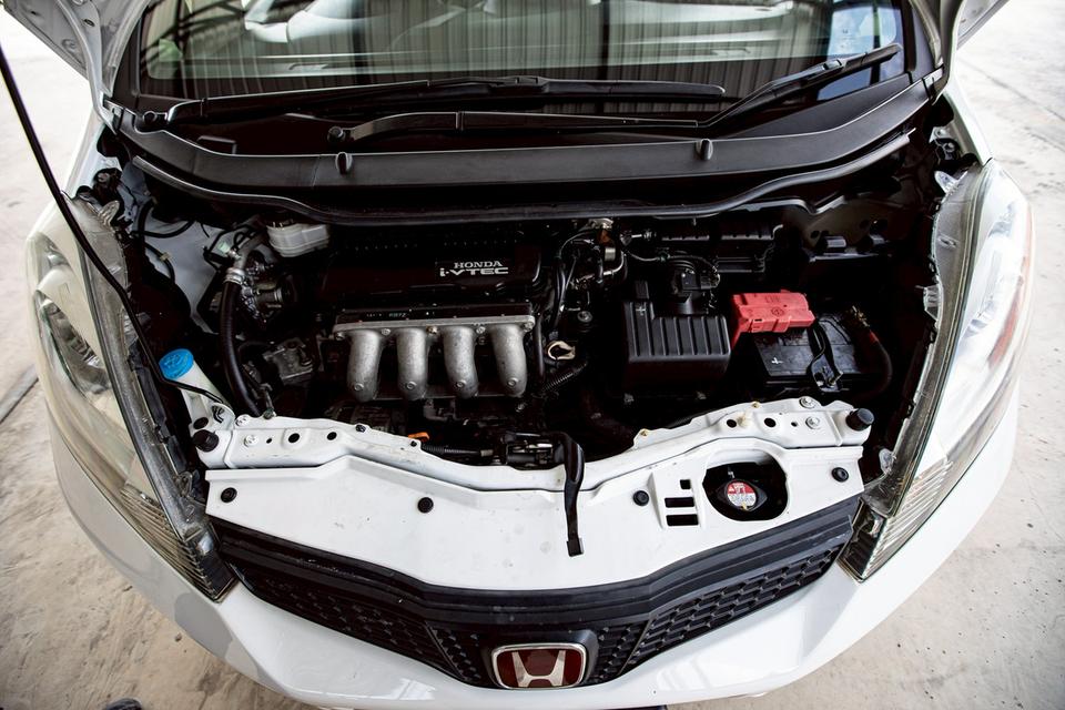 Honda Jazz 1.5 S ปี 2013 สีขาว มือเดียวป้ายแดง  11