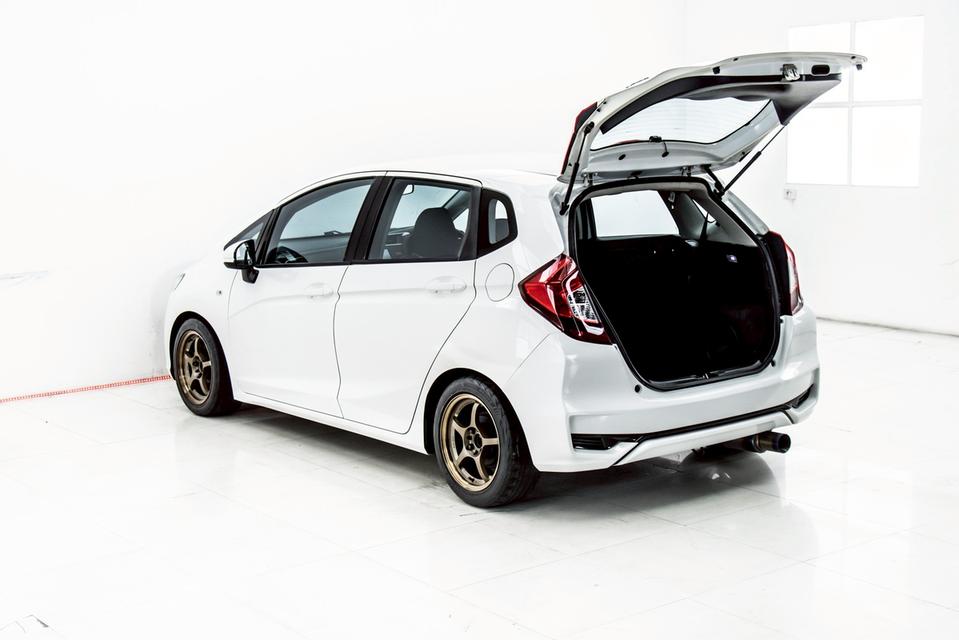 HONDA JAZZ GK 1.5 S เกียร์ธรรดา MT 2017  8
