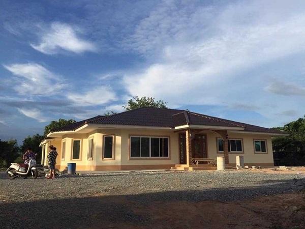 ให้เช่าบ้านเดี่ยว พื้นที่ 1 ไร่ อ.พนัสนิคม จ.ชลบุรี ใกล้ร้านสะดวกซื้อ 7/11 มินิบิ๊กซี โลตัส ซีเจ โทร 0879556066 1