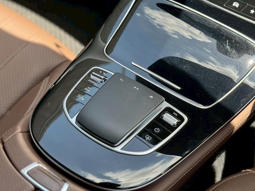 Mercedes-Benz E300e Avantgarde Facelift (W213) ปี 2021  10
