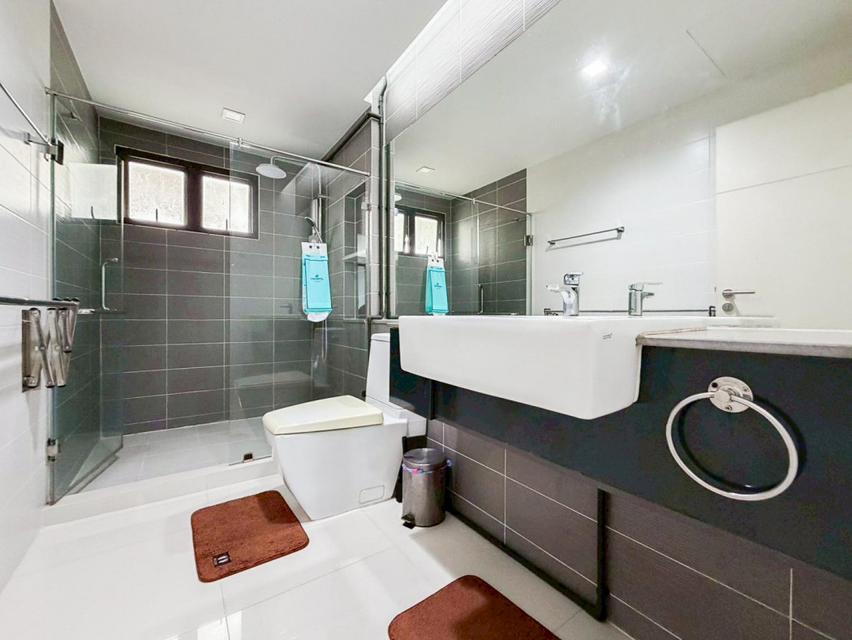 ขาย ให้เช่าด่วน !! ทาวน์เฮ้าส์ 3.5 ชั้น 20.1 ตรว บ้านกลางเมือง วิภาวดี 64 6