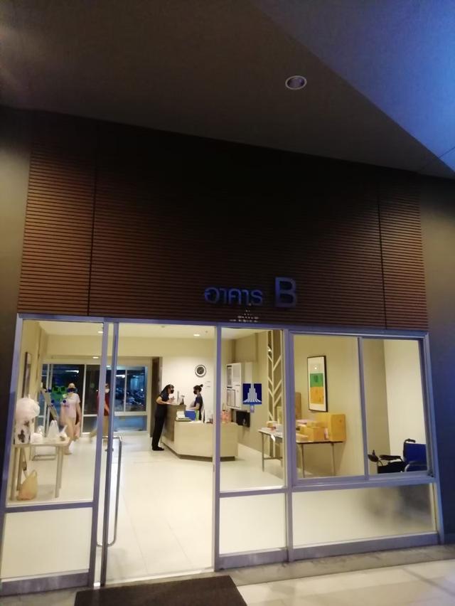 คอนโดลุมพินีเพชรเกษม 98 ตึกB ชั้น2 พื้นที่ใช้สอย : 23.5 ตารางเมตร : 1 ห้องนอน : 1 ห้องน้ำ ชั้น : 2 (ห้องมุม) 12