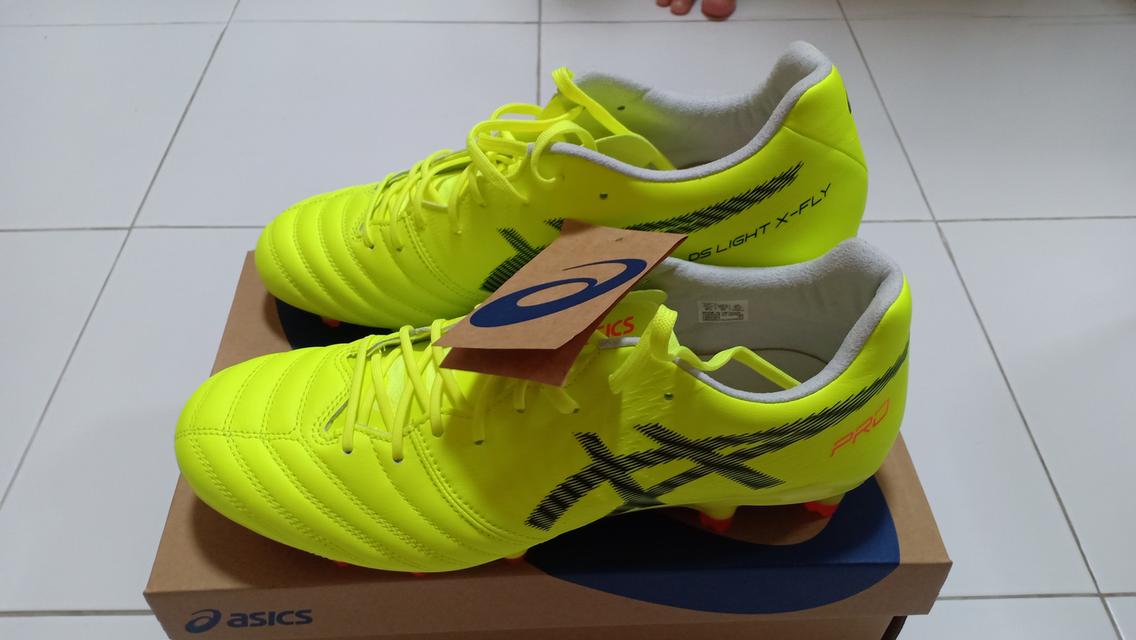 รองเท้าฟุตบอล Asics DS Light X Fly Pro 2 Paris ไซส์ US 9.5 เบอร์ 43.5 สีเหลือง