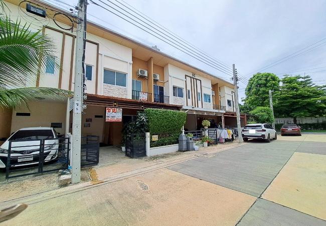 ขายทาวน์เฮ้าส์ หมู่บ้านพลีโน่ สุขสวัสดิ์ 66 เนื้อที่ 19.30 ตร.ว. 2 ชั้น 3 นอน 2 น้ำ