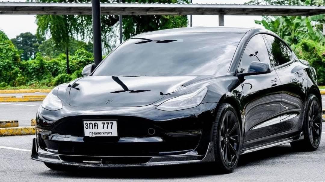 Tesla Model 3 สีดำ 3