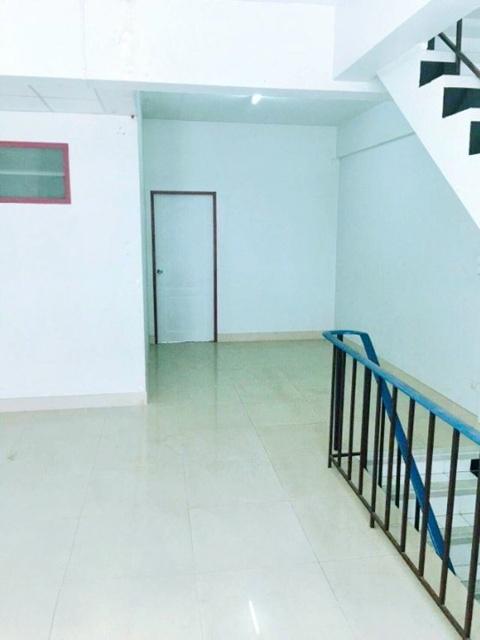 ขายอาคารพาณิชย์ 3 ชั้น 1 คูหา ดูโฮม แหลมฉบัง 2 กม. รร.ทนาพรวิทยา 2 กม.ย่านชุมชน ศ ร้านสะดวกซื้อ หอพัก 3นอน 4 น้ำ ถ.สุขุม 8