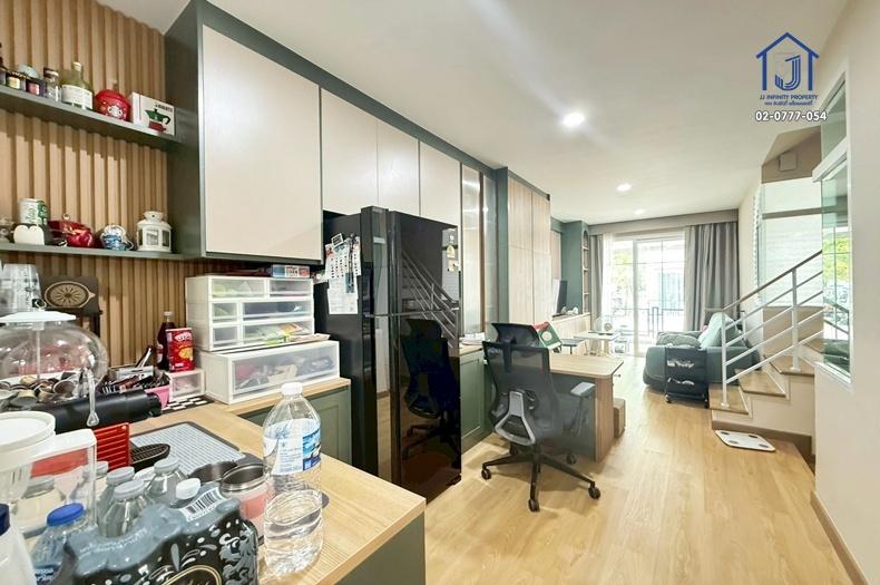 ขายทาวน์โฮม 2 ชั้น หมู่บ้านโกลเด้น ทาวน์ เกษตร-นวมินทร์ ซอยนวมินทร์ 42 แยก 25 หลังมุม