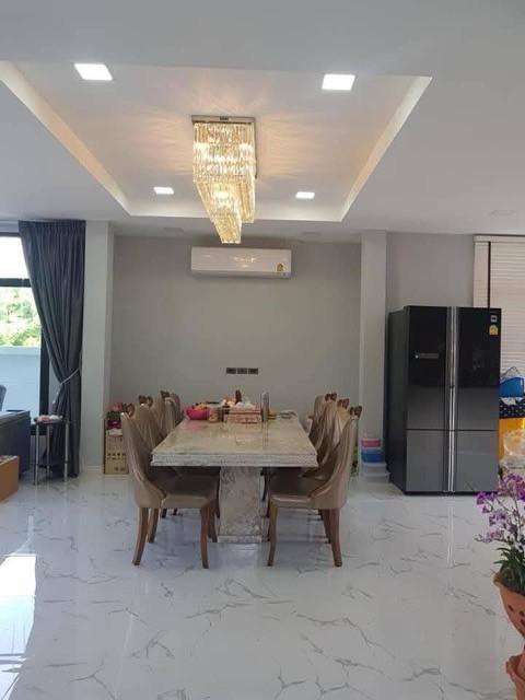ขายบ้านเดี่ยว 2 ชั้น เนื้อที่ 100 ตร.วา หมู่บ้านศรีนคร ซอยนวมินทร์ 24 บ้านพร้อมอยู่ ใกล้เดอะมอลล์บางกะปิ 4