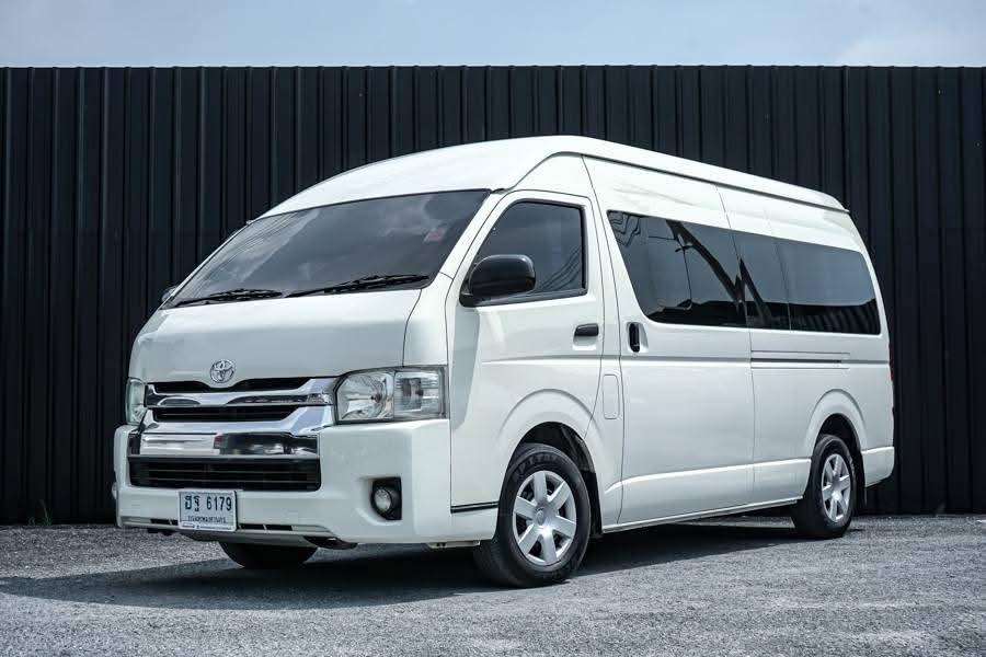 Toyota Commuter สีขาวสภาพดี 1