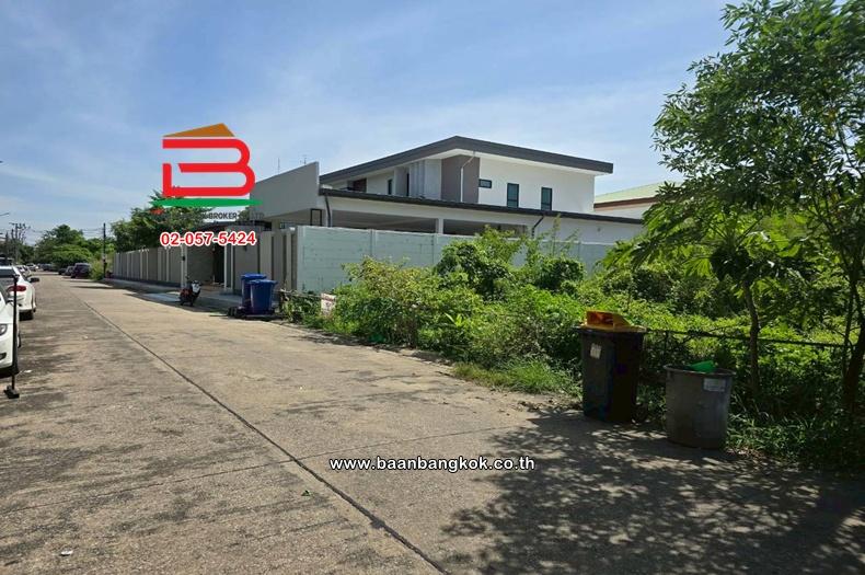 ที่ดินเปล่า เนื้อที่ 94 ตร.ว. หมู่บ้านชุมชนเคหะร่มเกล้า (ซอย 76), ใกล้สำนักงานที่ดิน สาขาบึงกุ่ม ถนนรามคำแหง แขวงราษฎร์พัฒนา เขตสะพานสูง