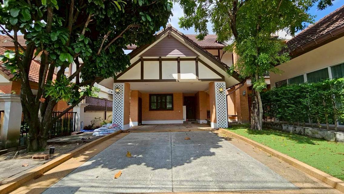 ขายด่วน ม.ลัดดารมย์ เอกมัย -รามอินทรา 141.2 ตรว. โครงการดี ทำเลดี ความปลอดภัยสูง ติดถนนเมน เข้าออกได้ 2 ทาง นวลจันทร์21/1 2