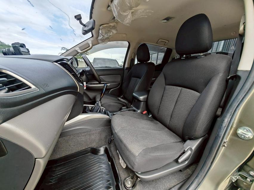 ขาย MITSUBISHI TRITON 2.4 PLUS DOUBLE CAB เกียร์ธรรมดา 7
