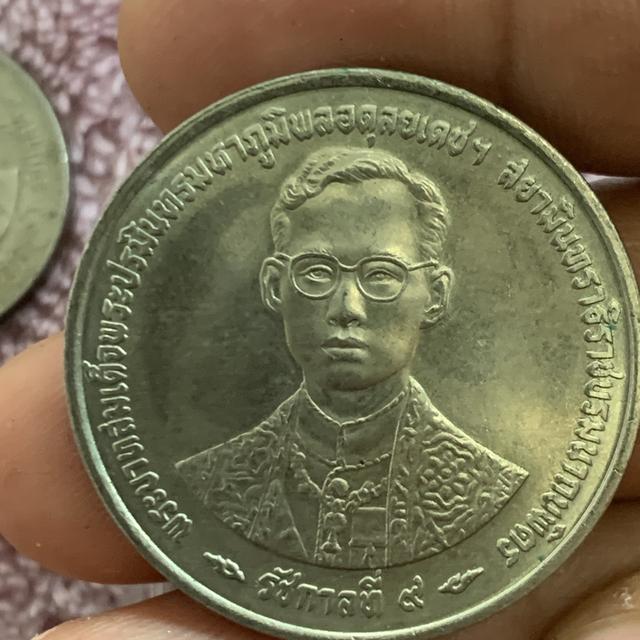 เหรียญกษาปณ์ที่ระลึกเนื่องในมหามงคลสมัยพระราชพิธีกาญจนาภิเษก (ฉลองสิริราชสมบัติครบ 50 ปี) รูปย่อยที่ 2