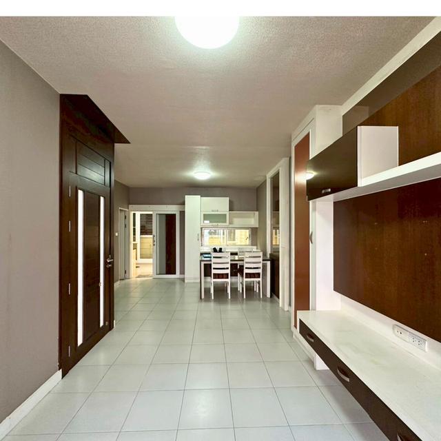 ขายถูกมาก!!  ทาวน์โฮม 2 ชั้น  อารียา เดอะคัลเลอร์ 1 ( Areeya The Color 1 ) อยู่ต้นโครงการ ตกแต่งเต็มพื้นที่ เปิดเป็น Home office ได้เลย ใกล้รถไฟฟ้า สา 3