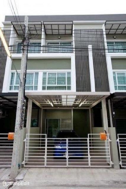 MRT สัมมากร 1 กม.เตรียมอุดมศึกษาน้อมเกล้า ให้เช่าทาวน์โฮม 3 ชั้น พร้อมเฟอร์ฯ 204 ตร.ม.17 ตร.วา. 3 นอน 3 น้ำ ซ.รามคำแหง 1 1