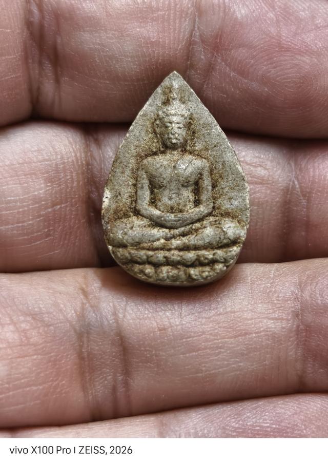 พระผงกลีบบัวพระพุทธิธรรมธาดา วัดสุวรรณวิชัย ปี 2506 ใ