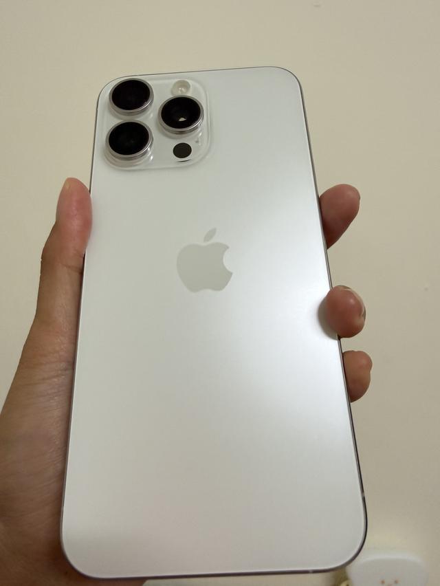 iPhone 15 pro max สีขาว