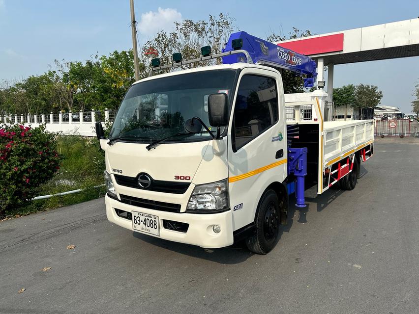 6 ล้อ Hino XZU 150 กระบะติดเครน ปี 59