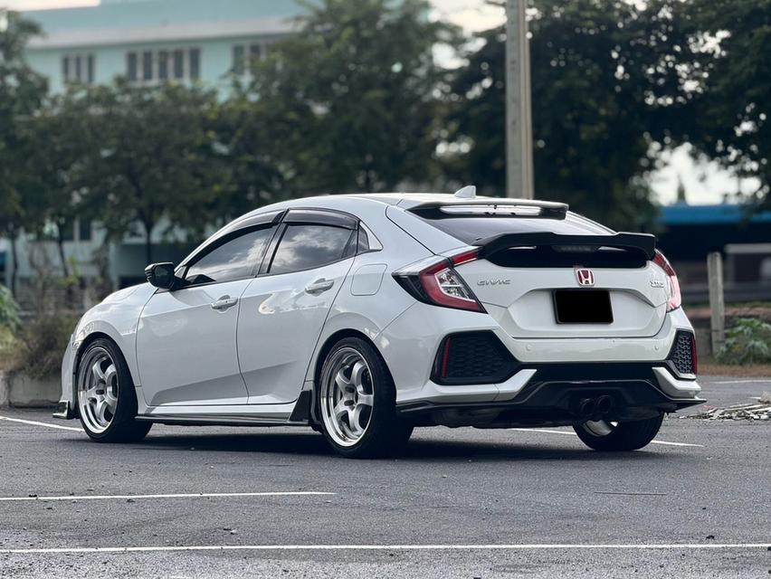HONDA CIVIC FK 1.5 TURBO สีขาว ปี 2019