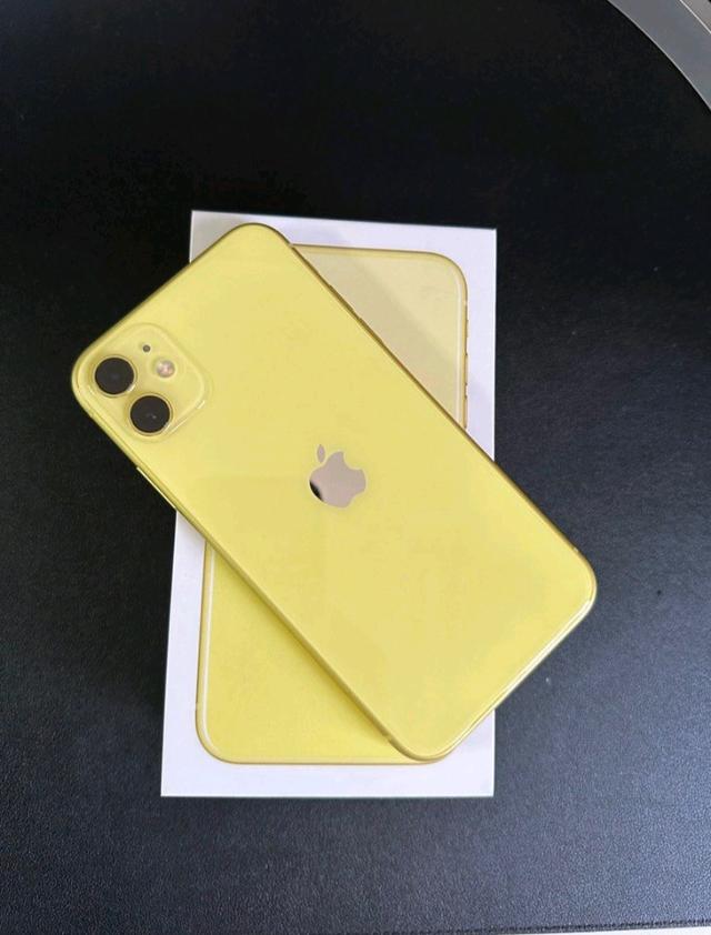 iPhone 11 สีเหลือง