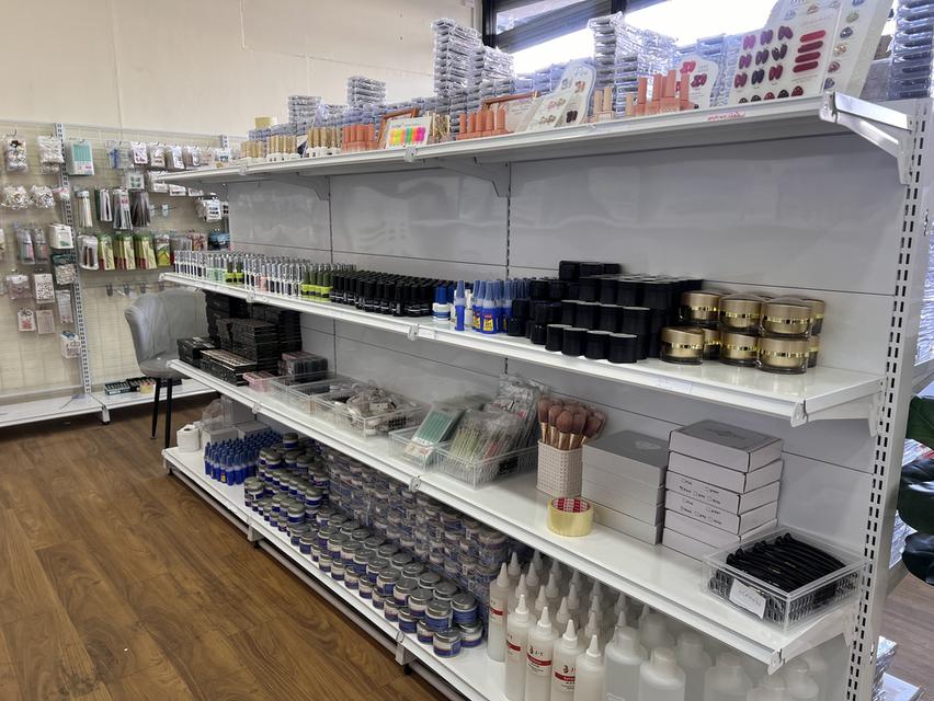 ขายส่งอุปกรณ์ทำเล็บต่อขนตา มีครบชุด ใครอยากเปิดร้าน อยากมีชุดทำเล็บเองที่บ้าน ชาจสีเล็บเป็นหมื่นๆสี ราคาส่งจากจีน มีให้เลือกเยอะมาก ติดต่อ0859898398 8