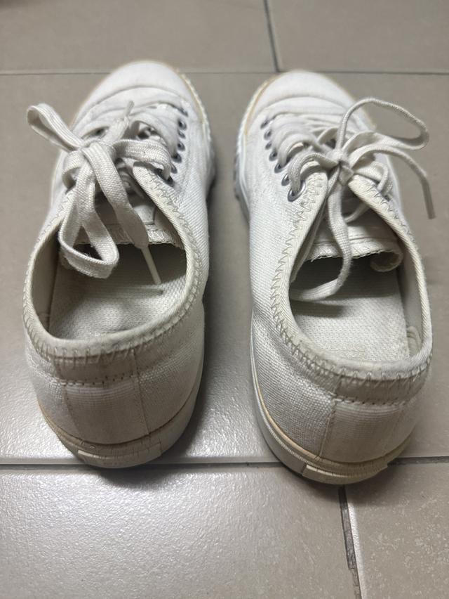 รองเท้าผ้าใบยี่ห้อ Onitsuka Tiger รูปที่ 2