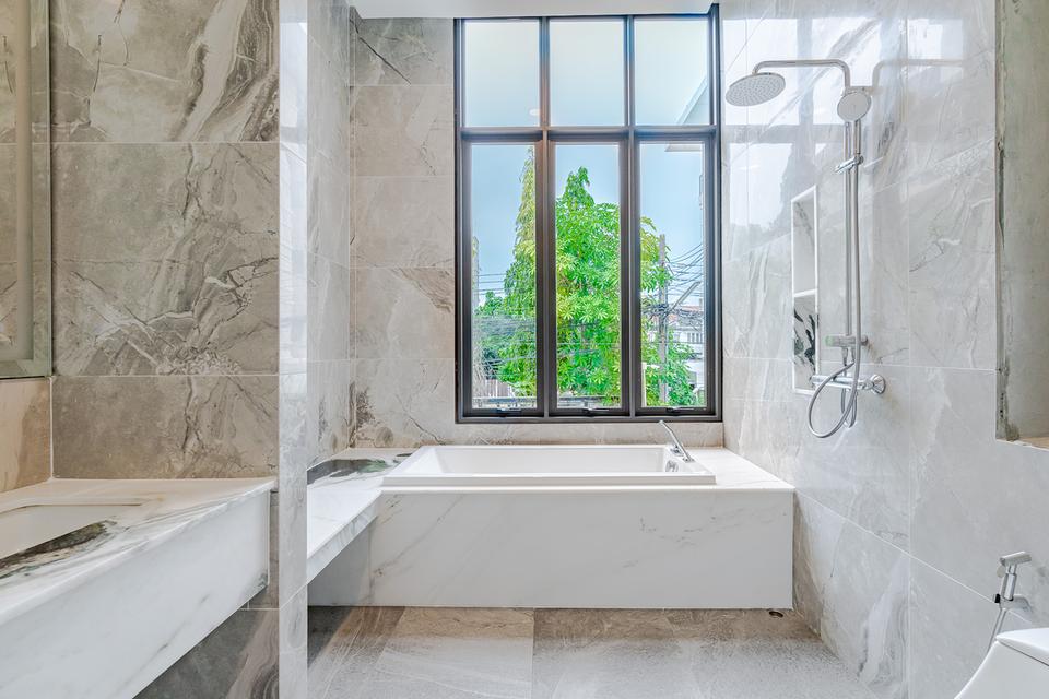 ด่วนลดราคาลงแล้ว ทาวน์เฮาส์ 2 ชั้น เอกมัย 12 (ปรีดี 31) 17