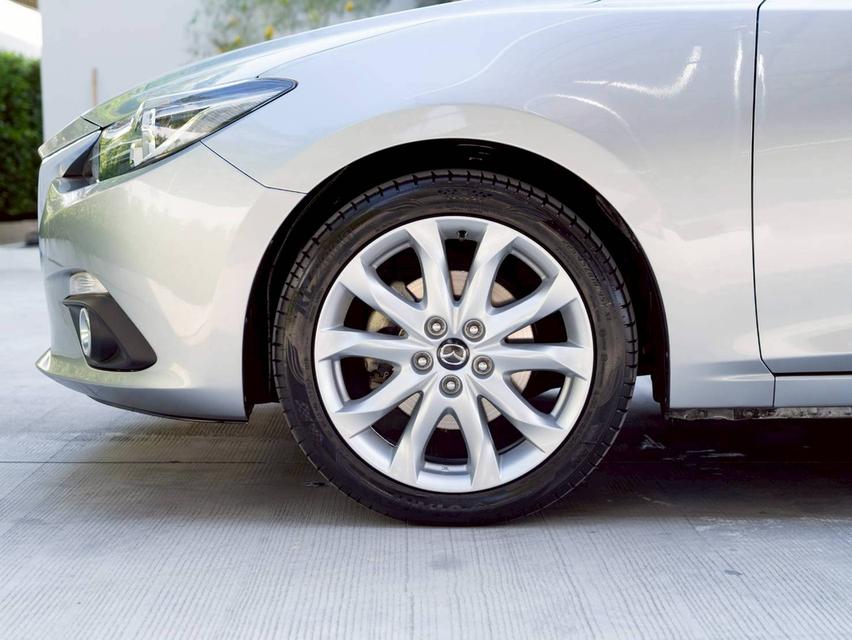 Mazda 3 2.0S ปี 2015 ♨️ #ประกันเครื่องเกียร์หลังการขาย3ปี / 30,000km. ♨️ 17