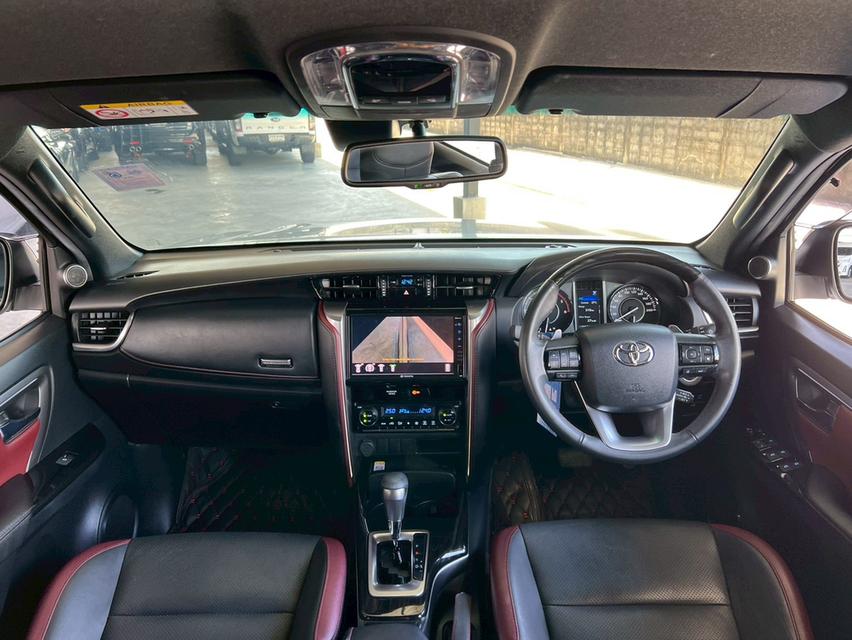 TOYOTA FORTUNER 2.4 LEGENDER BLACK TOP ปี 2022  12