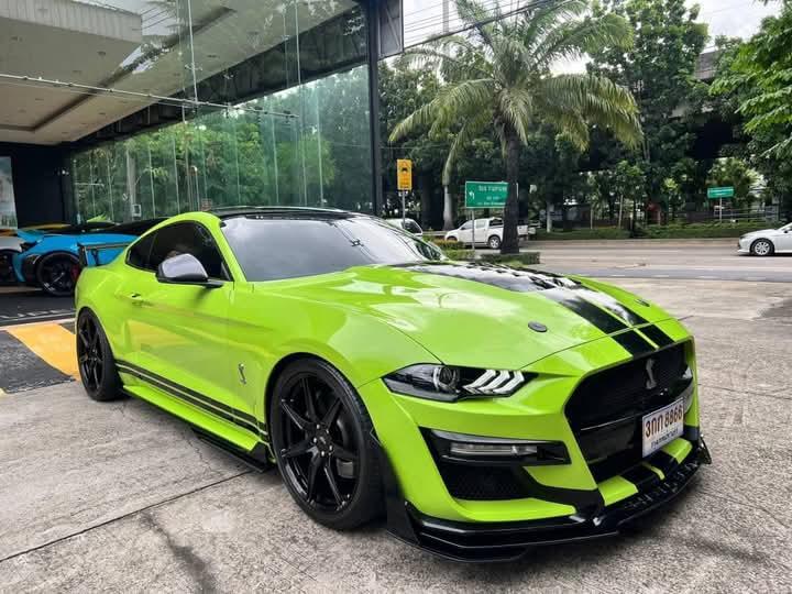 Ford Mustang สีเขียวสวย 2