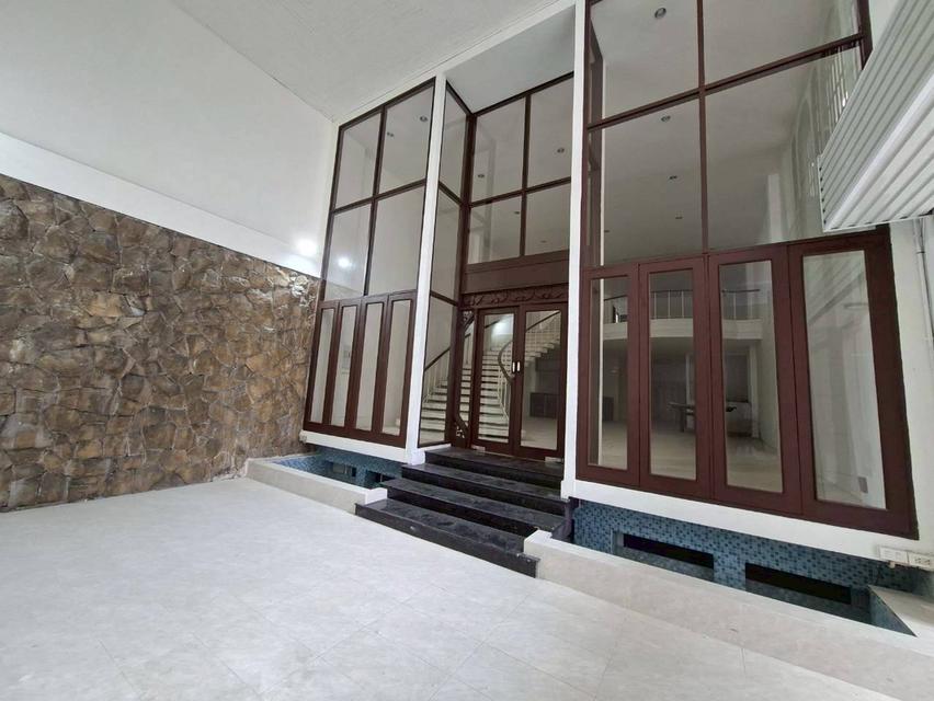 ให้เช่าทาวน์เฮ้าส์ 7 ชั้น ย่านสยาม บรรทัดทอง พร้อมอยู่ (N.1989) 3